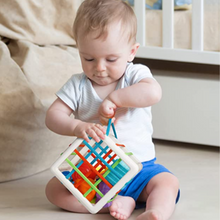 Cargar imagen en el visor de la galería, 🧩 Cubo Grande Interactivo Montessori: Habilidades Motoras y Diversión Garantizada 🧩
